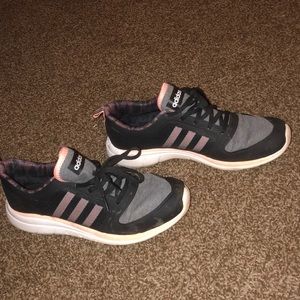 Adidas memory foam tennis shoes